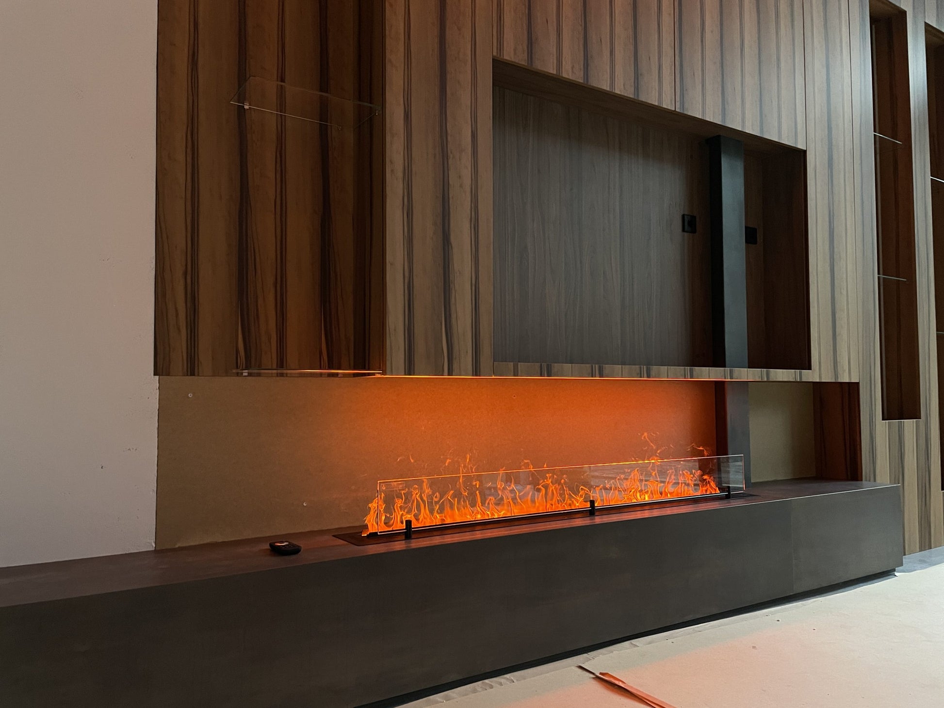 Ignis Smart Electric Cassette Fire 78 inch 3D water vapour spectacular flame display